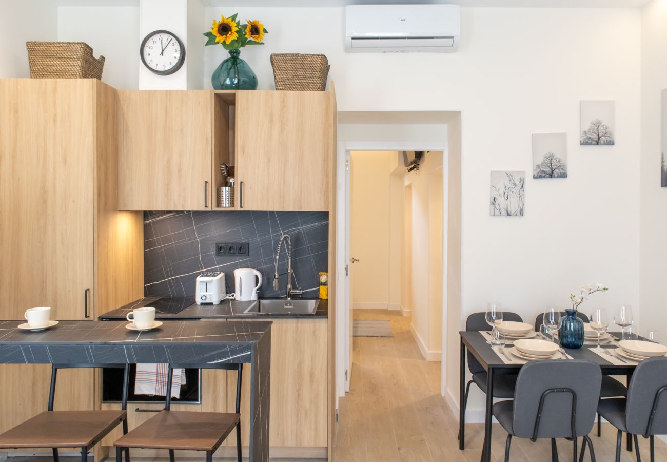 Apartamento en Madrid - Bonito apartamento de un dormitorio con patio GAN5C