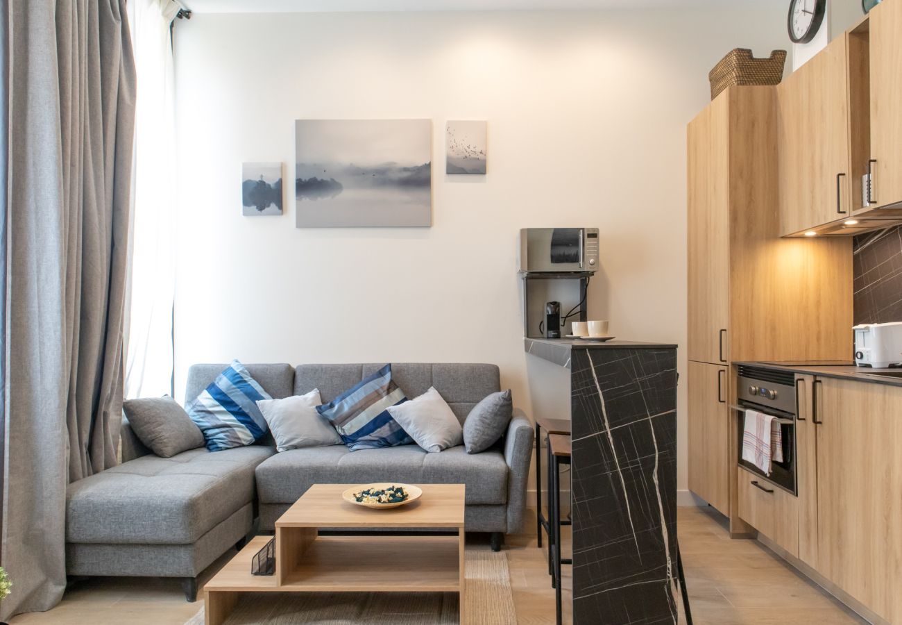 Apartamento en Madrid - Bonito apartamento de un dormitorio con patio GAN5C