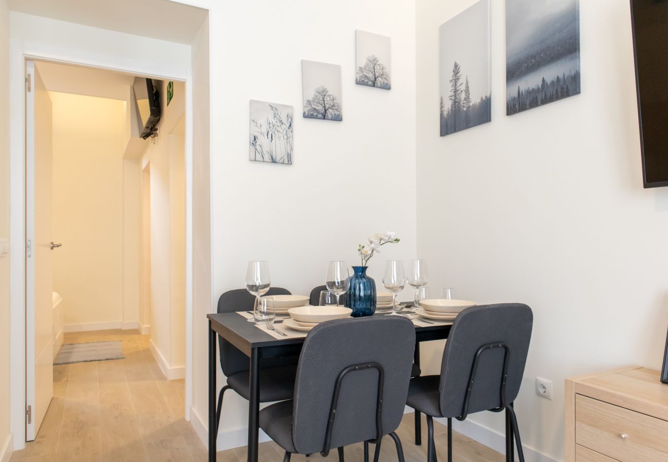 Apartamento en Madrid - Bonito apartamento de un dormitorio con patio GAN5C