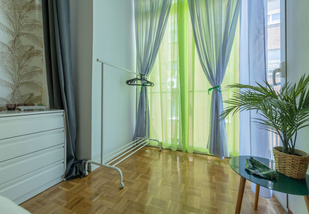 Apartamento en Madrid - Amplio apartamento de tres dormitorios en Arganzuela  VDP17