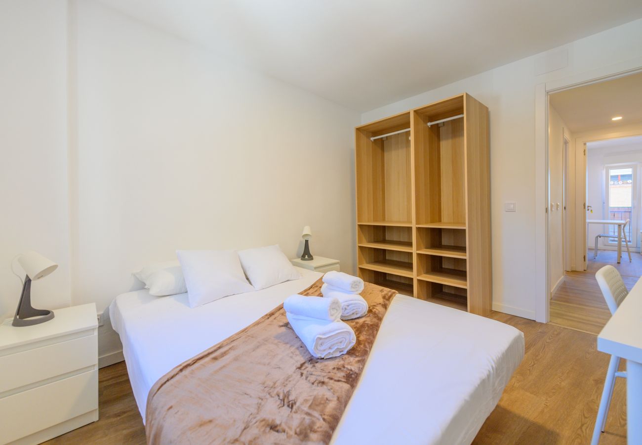 Alquiler por habitaciones en Madrid - Acogedora habitación con cama doble cerca al Polideportivo Los Cantos en Alcorcón SAP35B