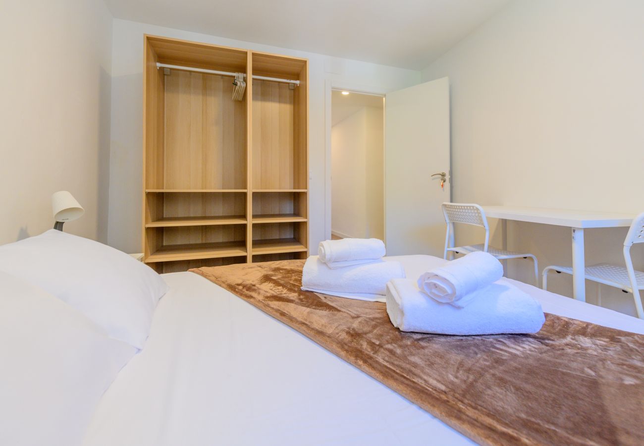 Alquiler por habitaciones en Madrid - Acogedora habitación con cama doble cerca al Polideportivo Los Cantos en Alcorcón SAP35B