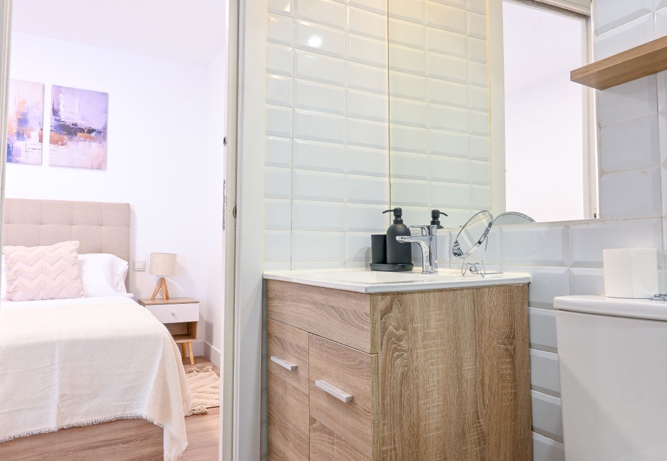 Apartamento en Madrid - Coqueto Apartamento de un dormitorio en Valdeacederas  PAT11