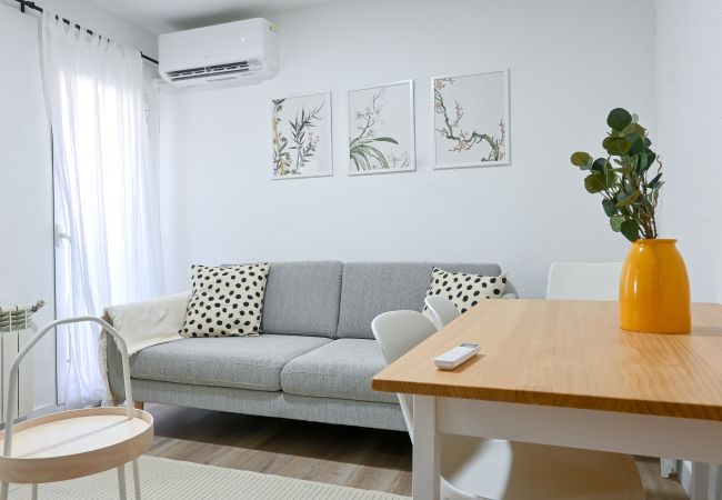 Apartamento en Madrid - Linda Vivienda de tres dormitorios en Vallecas PEI444B