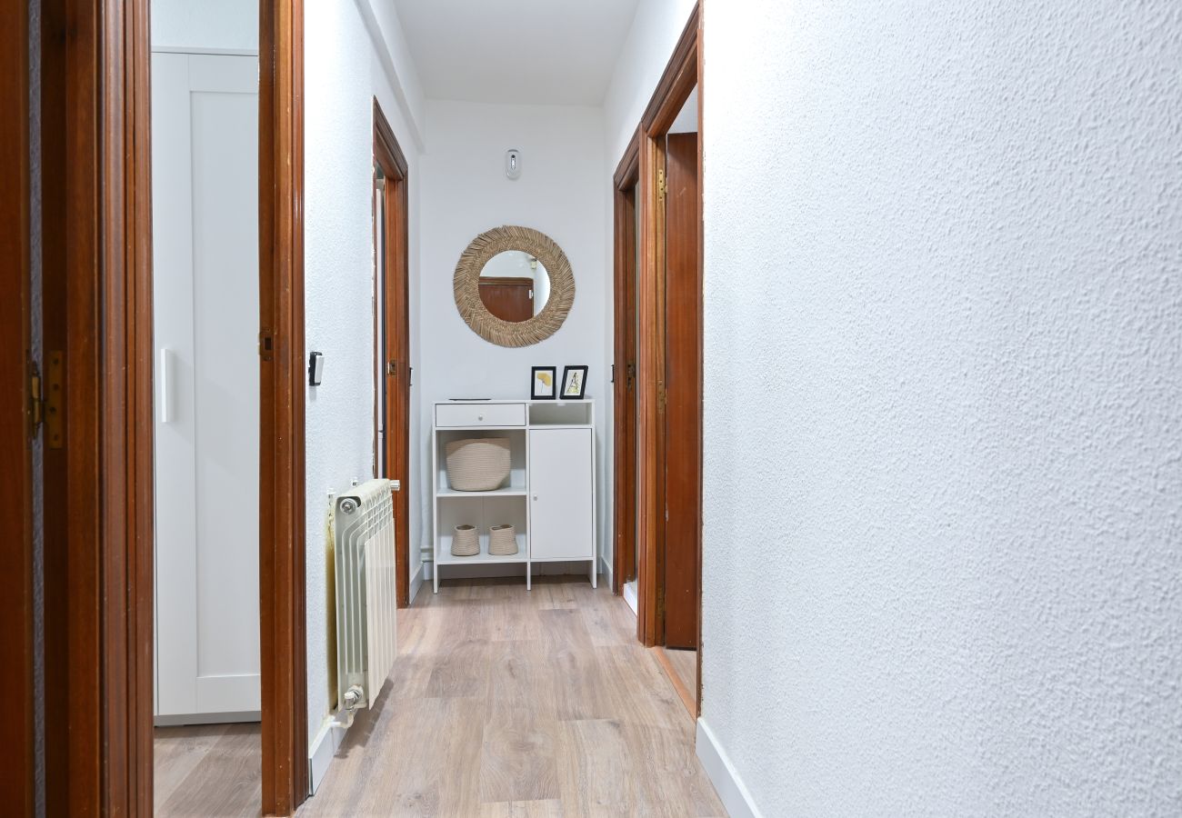 Apartamento en Madrid - Linda Vivienda de tres dormitorios en Vallecas PEI444B