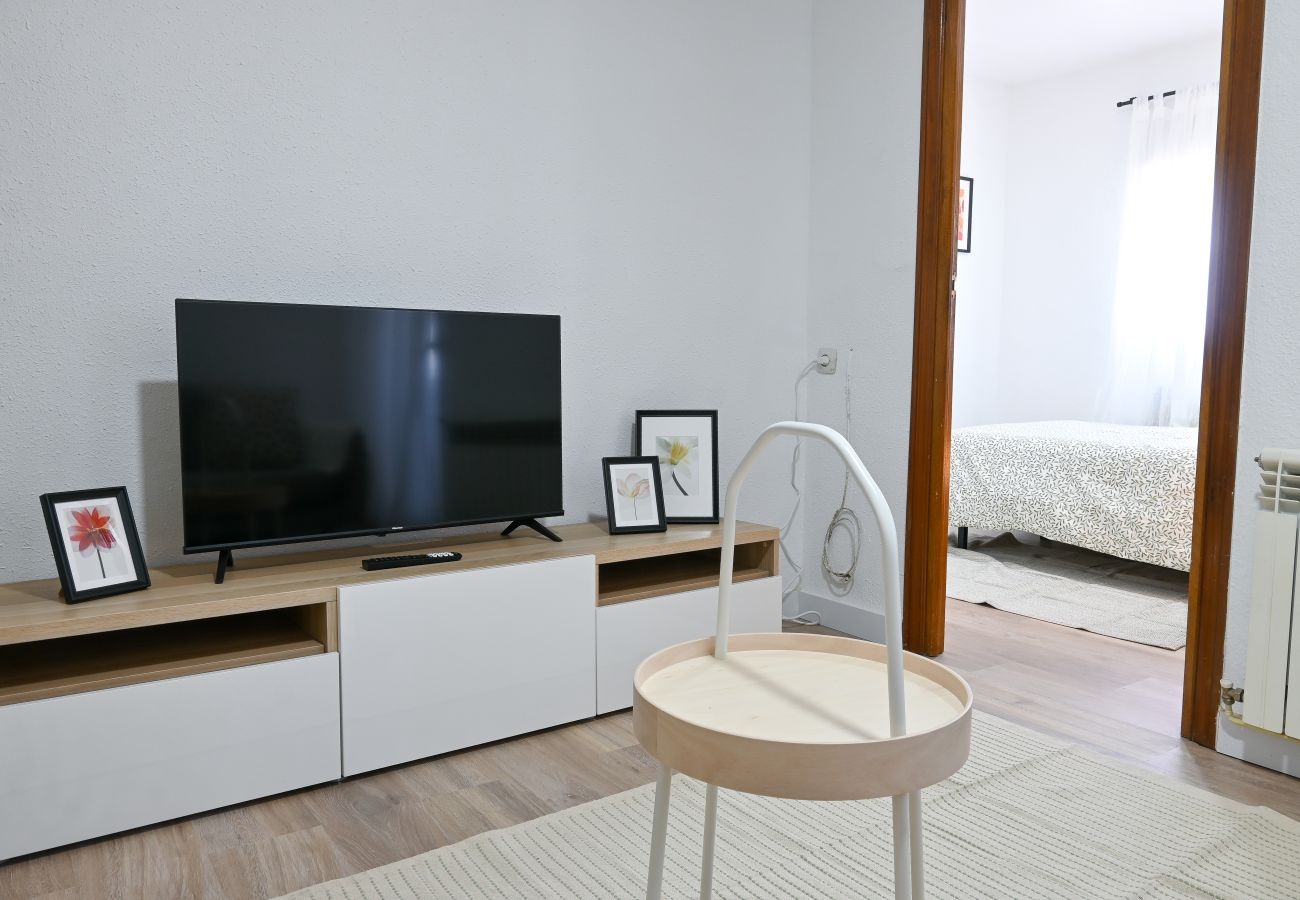 Apartamento en Madrid - Linda Vivienda de tres dormitorios en Vallecas PEI444B