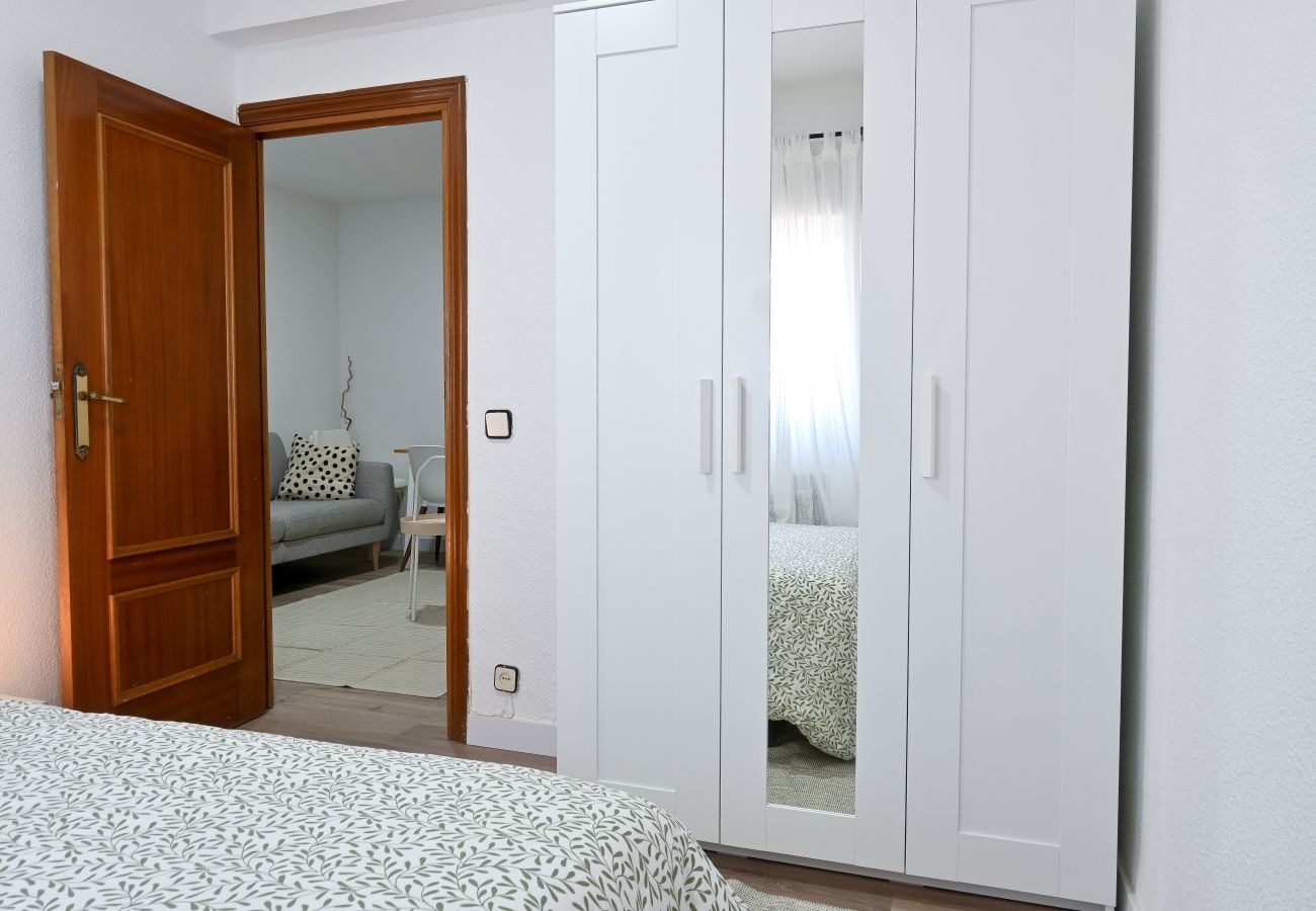 Apartamento en Madrid - Linda Vivienda de tres dormitorios en Vallecas PEI444B