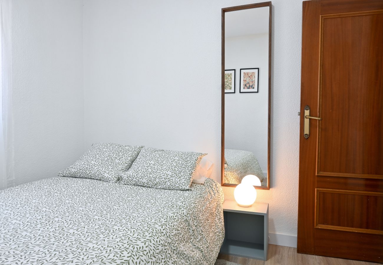 Apartamento en Madrid - Linda Vivienda de tres dormitorios en Vallecas PEI444B