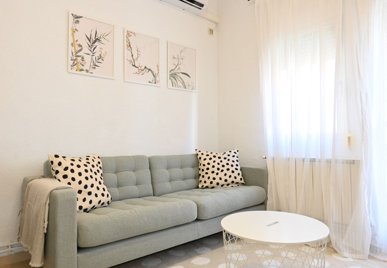 Apartamento en Madrid - Luminoso apartamento de tres dormitorios  