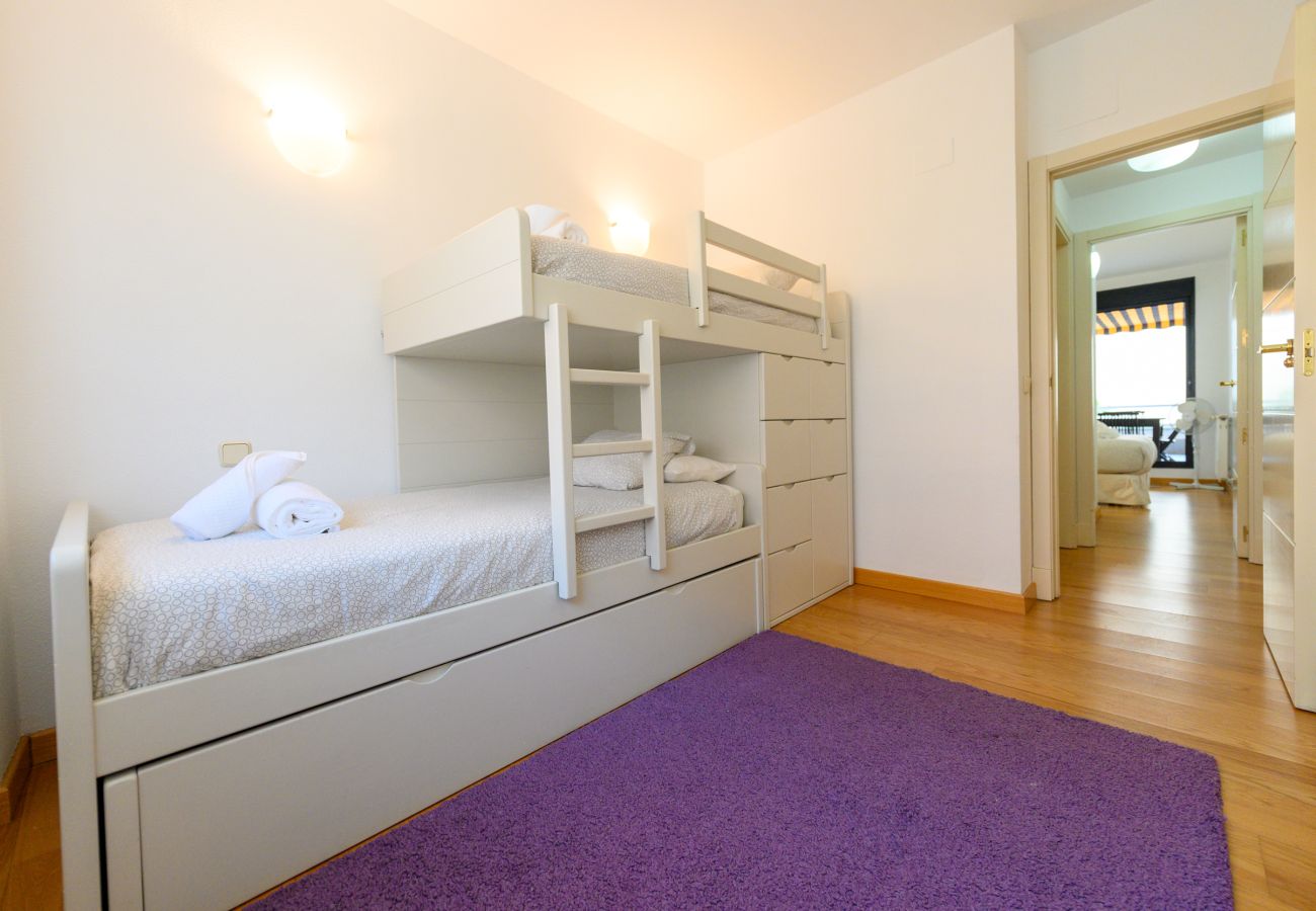 Apartamento en Madrid - Moderno Apartamento Familiar con Terraza y Piscina en Madrid SOD1 