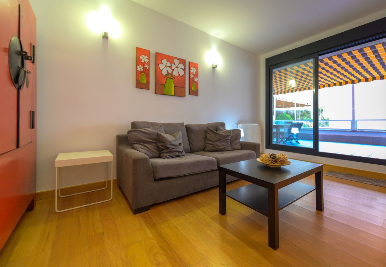 Apartamento en Madrid - Moderno Apartamento Familiar con Terraza y Piscina en Madrid SOD1 