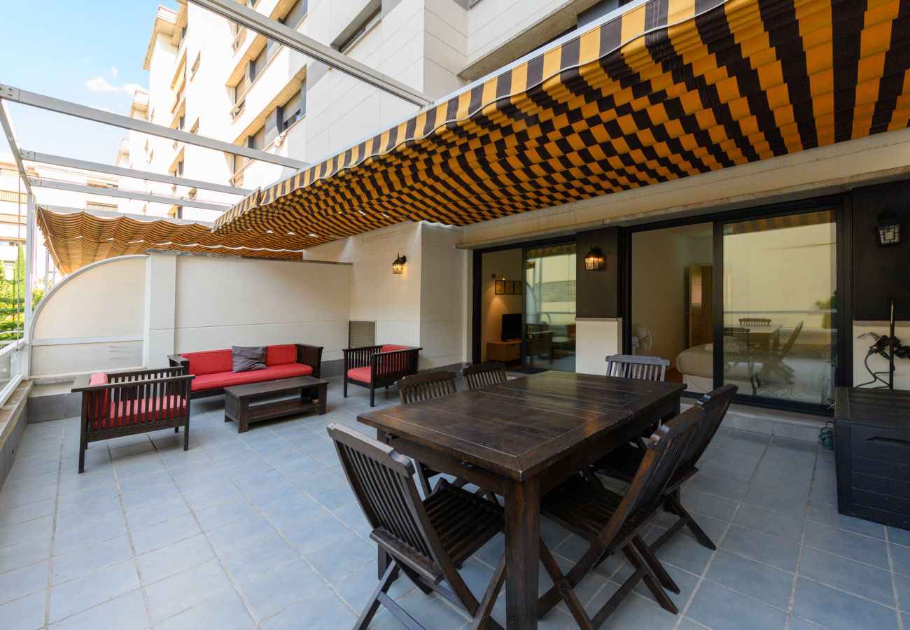 Apartamento en Madrid - Moderno Apartamento Familiar con Terraza y Piscina en Madrid SOD1 