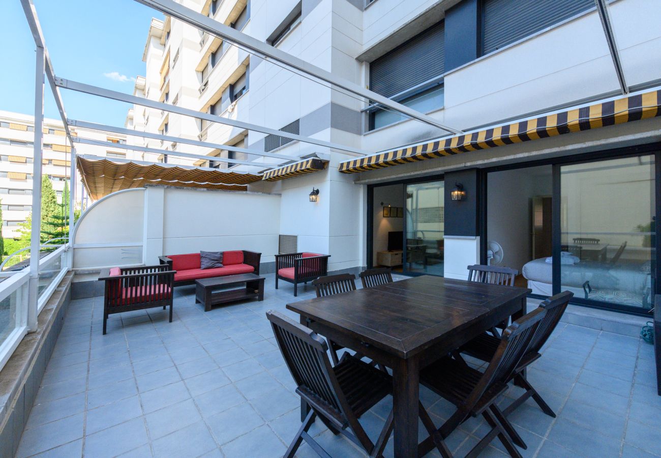 Apartamento en Madrid - Moderno Apartamento Familiar con Terraza y Piscina en Madrid SOD1 