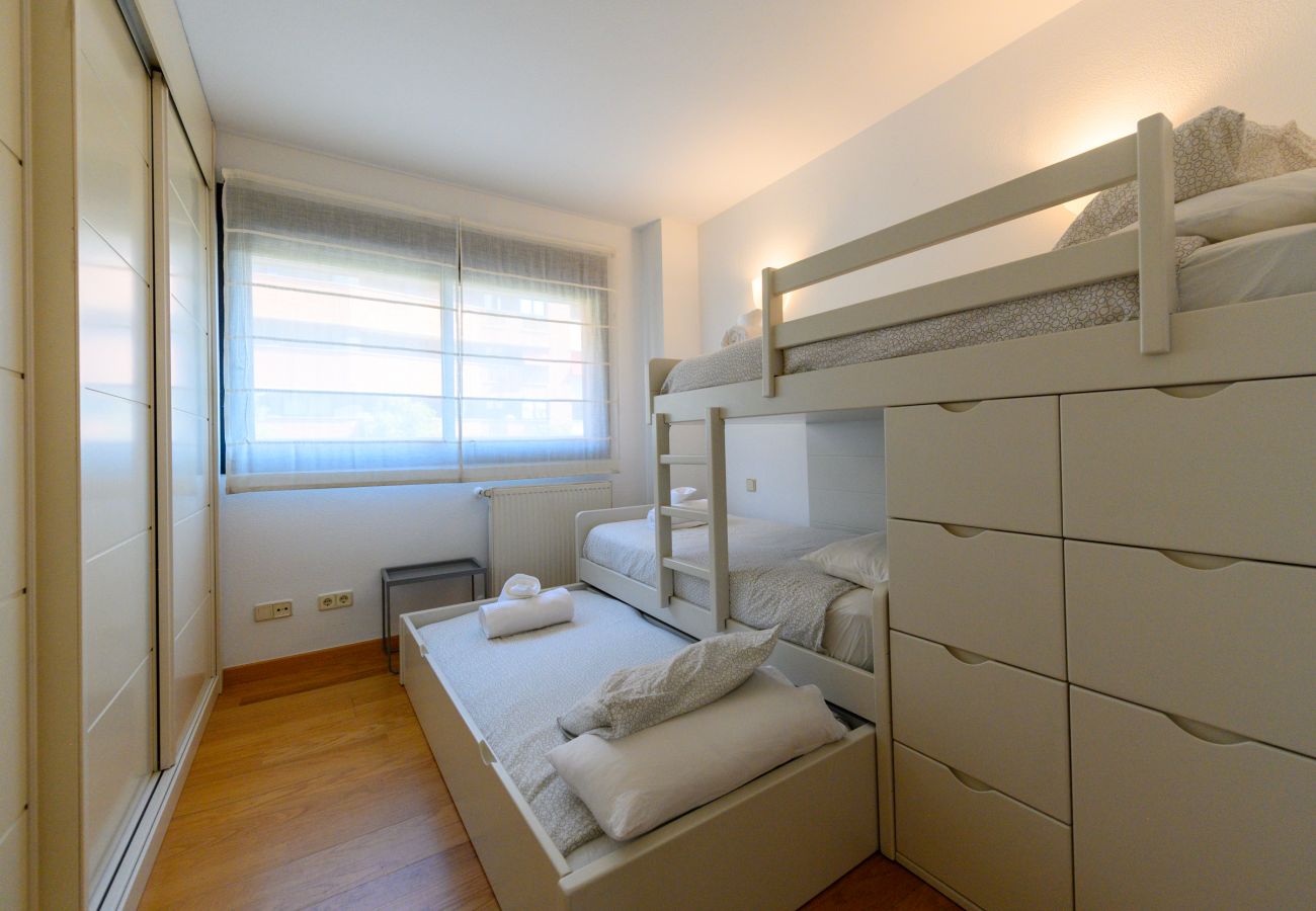 Apartamento en Madrid - Moderno Apartamento Familiar con Terraza y Piscina en Madrid SOD1 