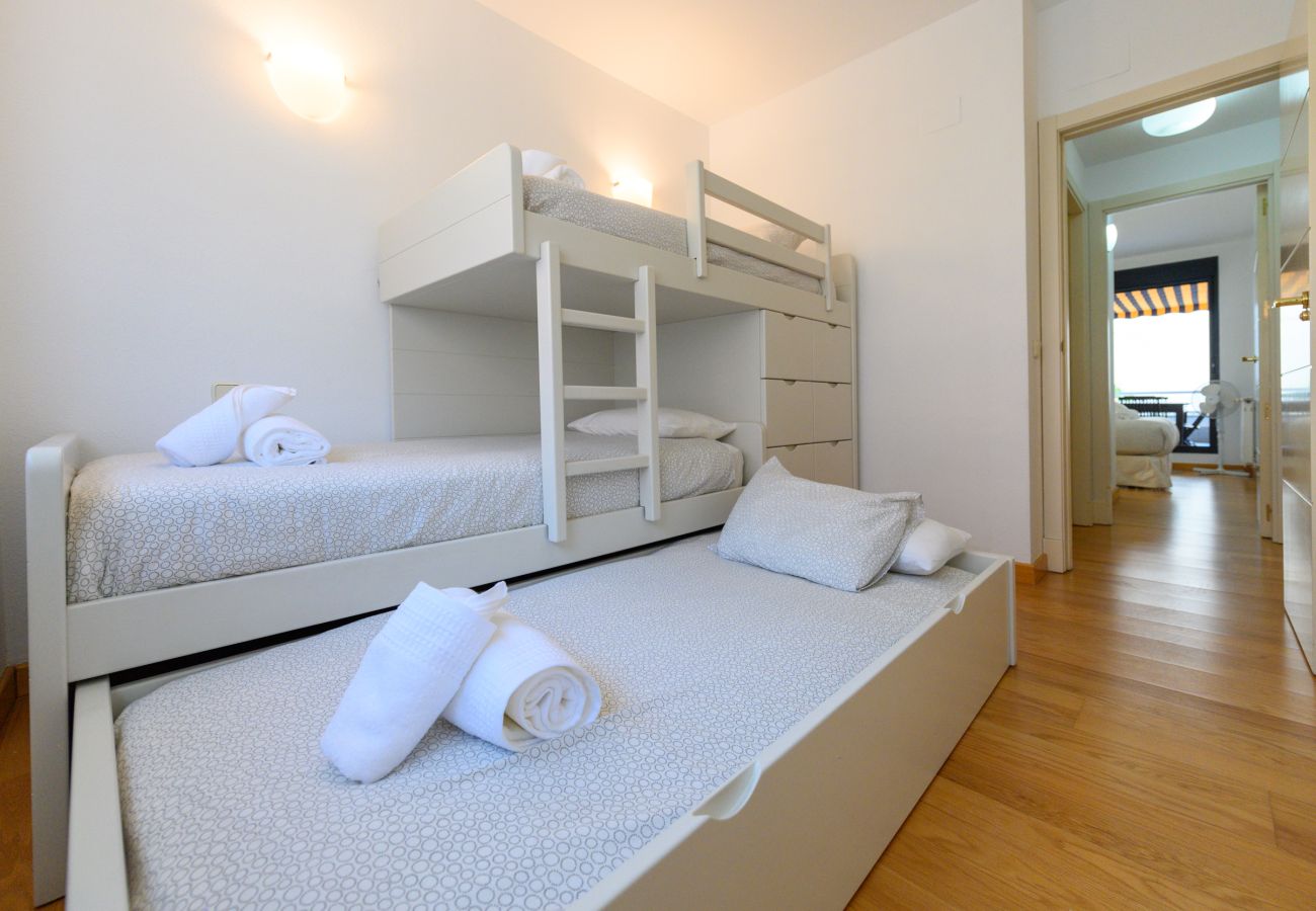 Apartamento en Madrid - Moderno Apartamento Familiar con Terraza y Piscina en Madrid SOD1 