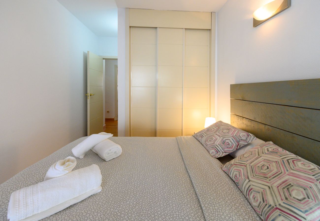 Apartamento en Madrid - Moderno Apartamento Familiar con Terraza y Piscina en Madrid SOD1 