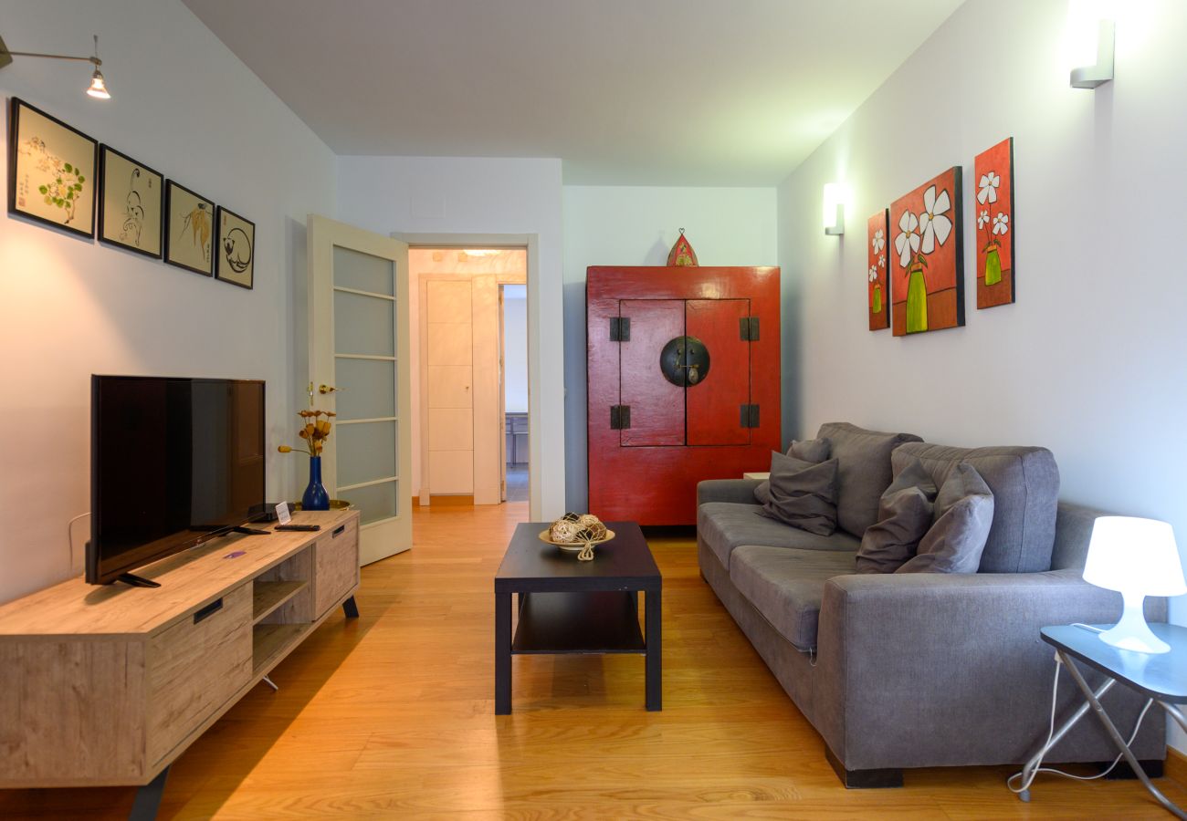 Apartamento en Madrid - Moderno Apartamento Familiar con Terraza y Piscina en Madrid SOD1 