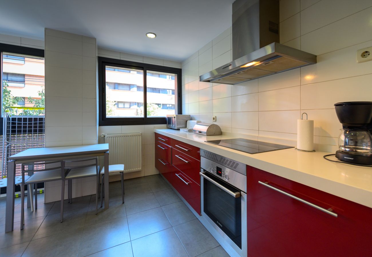 Apartamento en Madrid - Moderno Apartamento Familiar con Terraza y Piscina en Madrid SOD1 