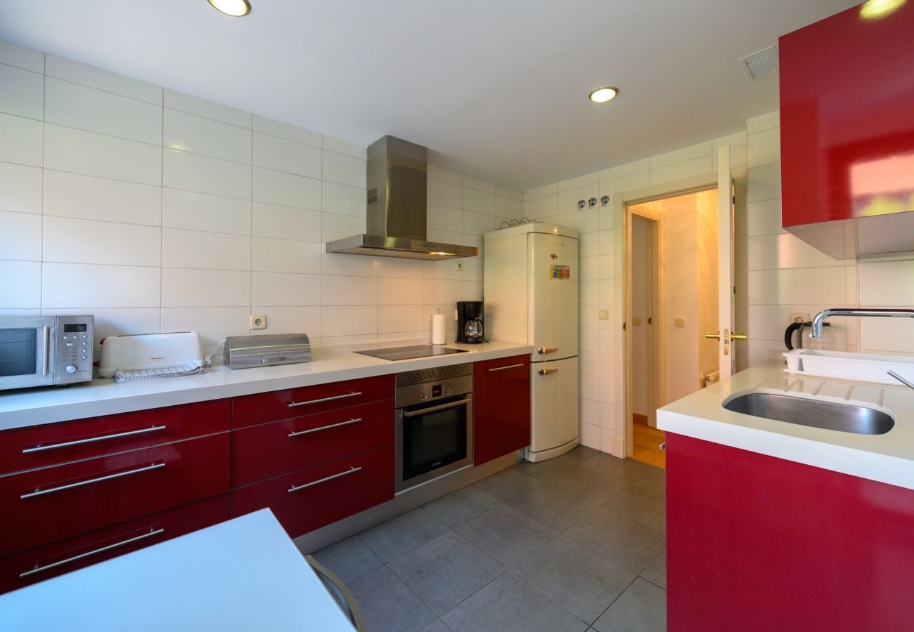 Apartamento en Madrid - Moderno Apartamento Familiar con Terraza y Piscina en Madrid SOD1 