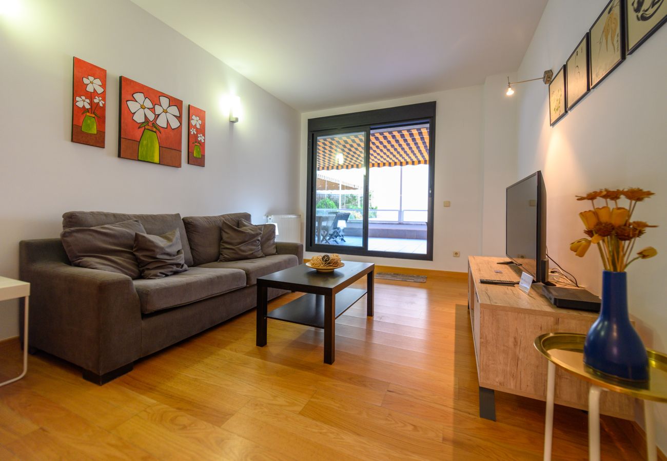 Apartamento en Madrid - Moderno Apartamento Familiar con Terraza y Piscina en Madrid SOD1 