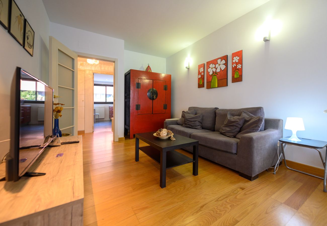 Apartamento en Madrid - Moderno Apartamento Familiar con Terraza y Piscina en Madrid SOD1 