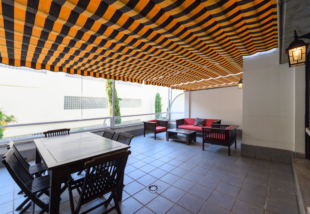 Apartamento en Madrid - Moderno Apartamento Familiar con Terraza y Piscina en Madrid SOD1 