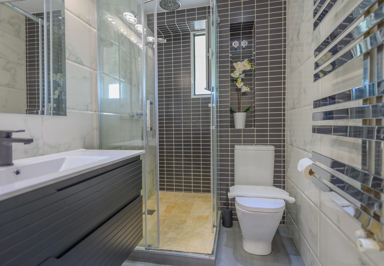 Apartamento en Madrid - Acogedor Apartamento en San Isidro: Confort y Conectividad cerca al Corazón de Madrid ALA68