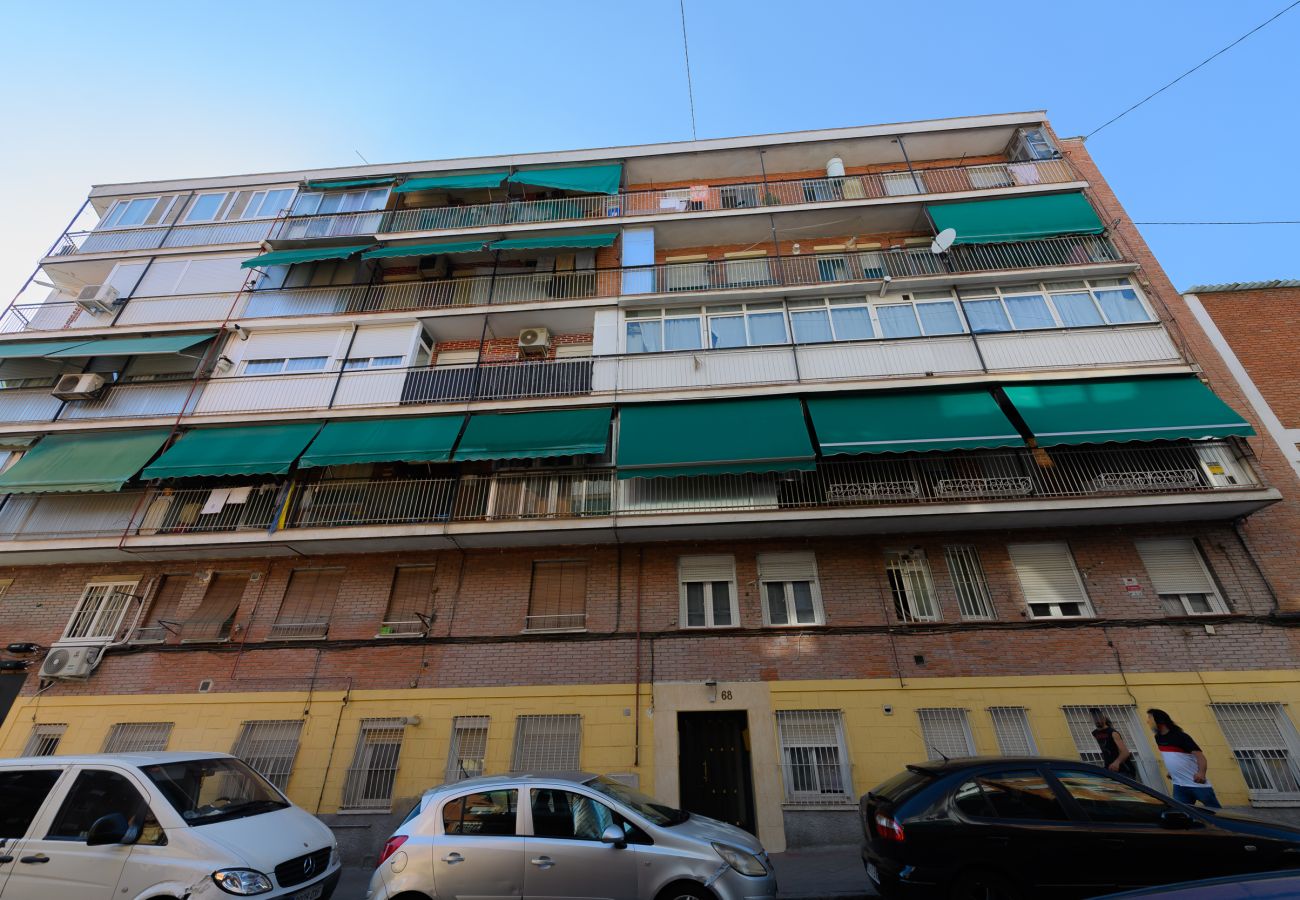 Apartamento en Madrid - Acogedor Apartamento en San Isidro: Confort y Conectividad cerca al Corazón de Madrid ALA68