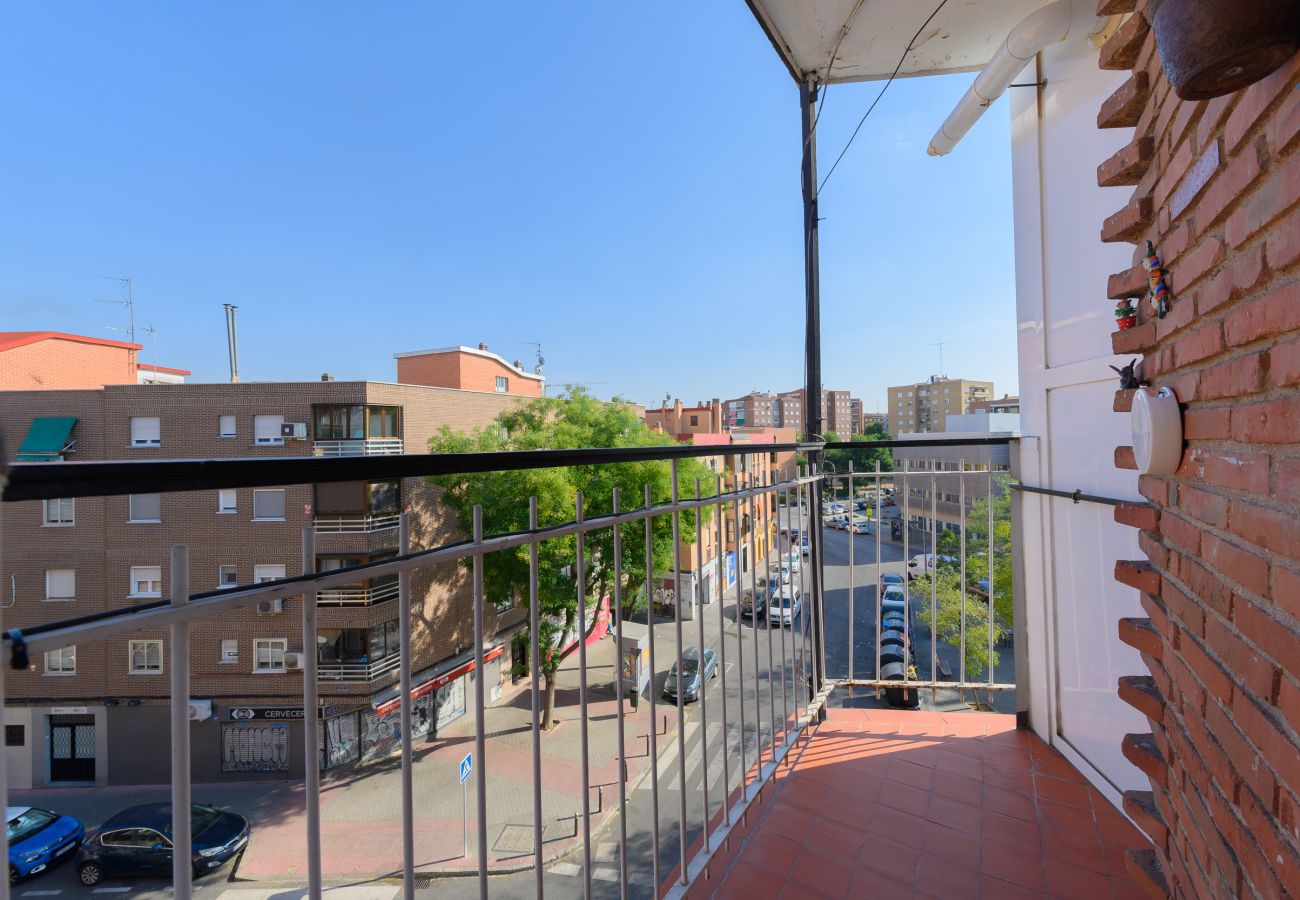 Apartamento en Madrid - Acogedor Apartamento en San Isidro: Confort y Conectividad cerca al Corazón de Madrid ALA68