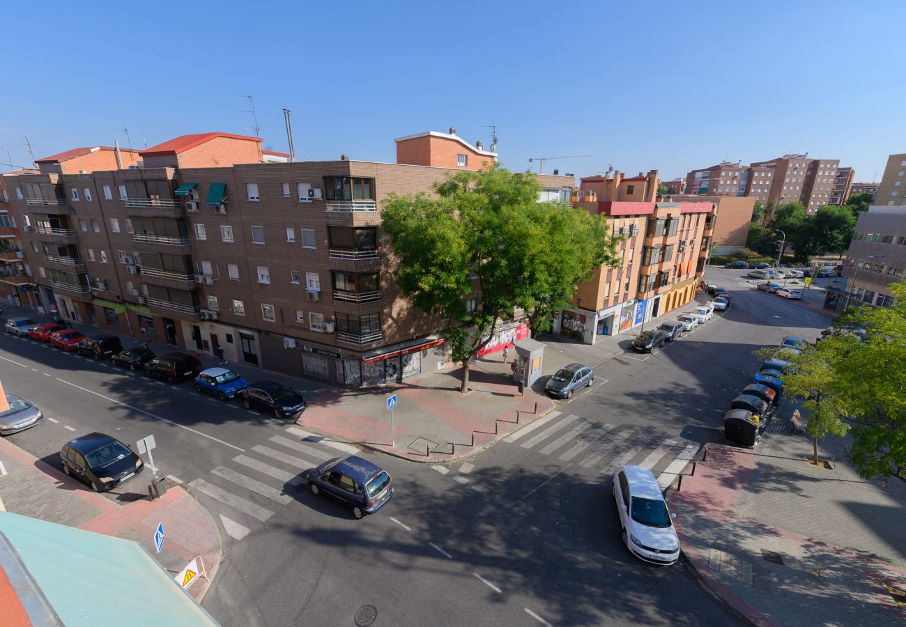 Apartamento en Madrid - Acogedor Apartamento en San Isidro: Confort y Conectividad cerca al Corazón de Madrid ALA68