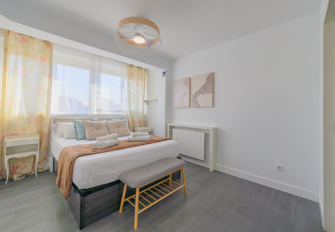 Apartamento en Madrid - Acogedor Apartamento en San Isidro: Confort y Conectividad cerca al Corazón de Madrid ALA68