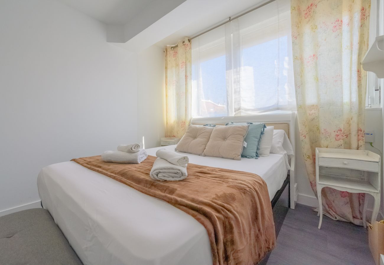 Apartamento en Madrid - Acogedor Apartamento en San Isidro: Confort y Conectividad cerca al Corazón de Madrid ALA68