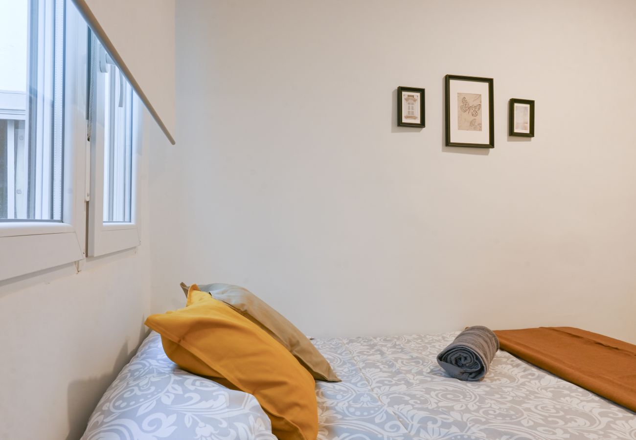 Apartamento en Madrid -  M (VIL27)Acogedor apartamento  de tres dormitorios  con balcón en Villaverde  