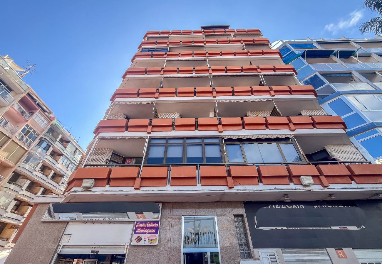 Apartamento en Las Palmas de Gran Canaria - Lightbooking Sagasta Playa a tan solo 10 metros de la playa de las Canteras