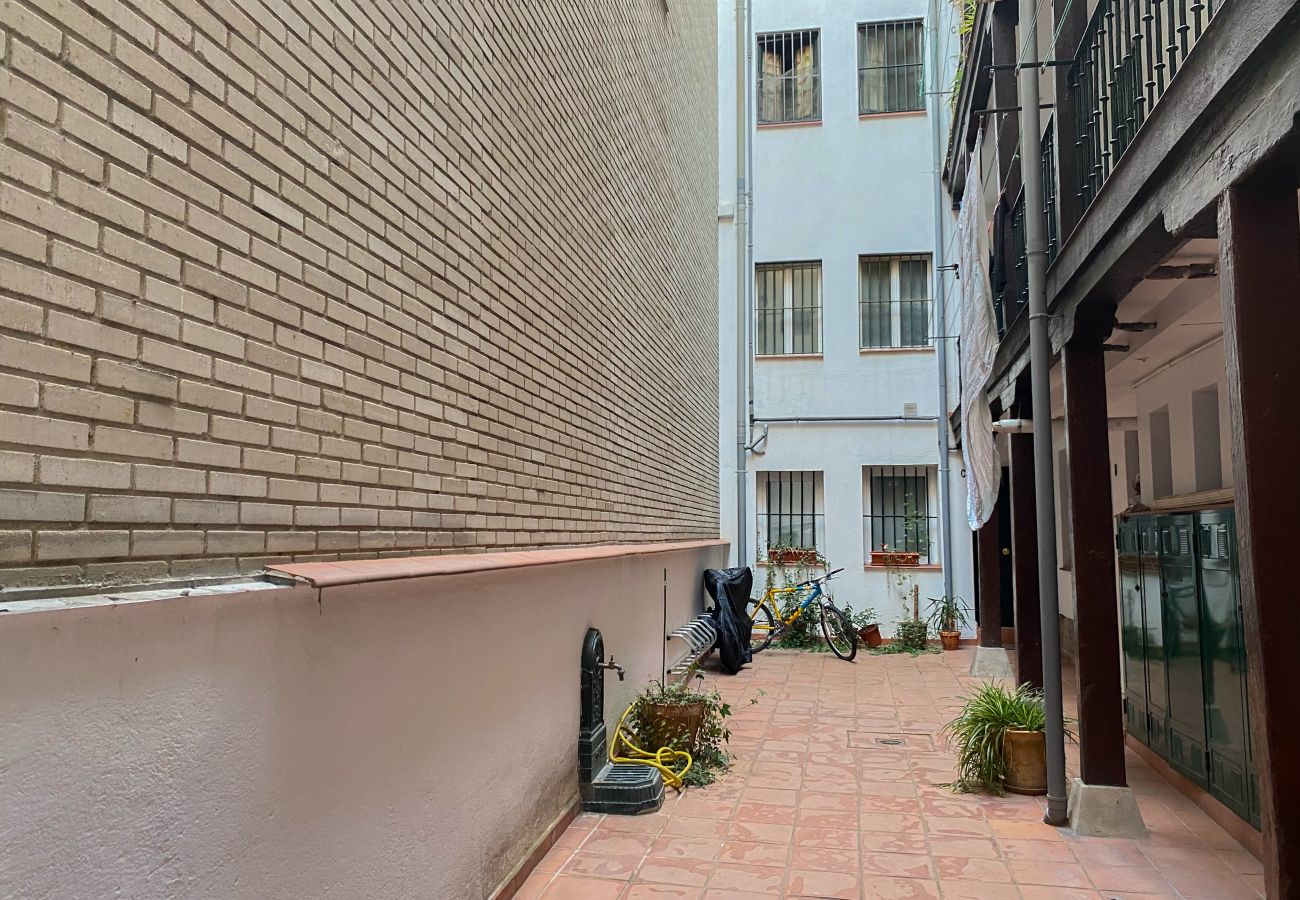 Apartamento en Madrid - Magnifica vivienda con balcones a pocos minutos del Centro de Madrid M (AMA23)