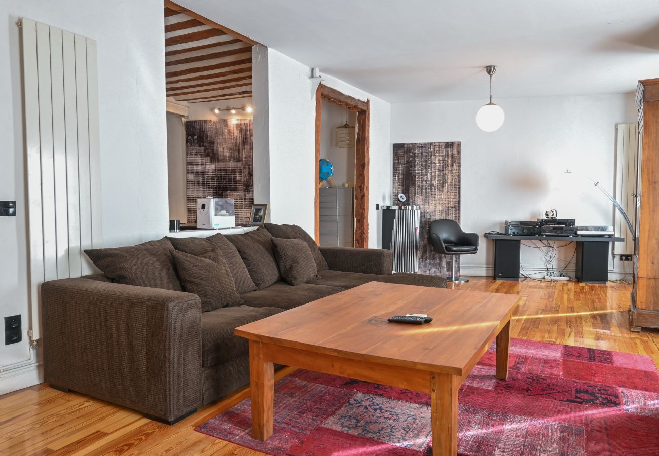 Apartamento en Madrid - Magnifica vivienda con balcones a pocos minutos del Centro de Madrid M (AMA23)