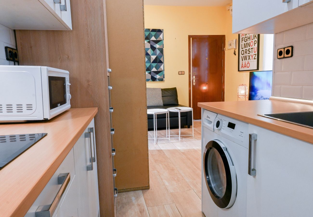 Estudio en Madrid - Encantadora vivienda a pocos minutos del metro Lavapies M (ZUI33)