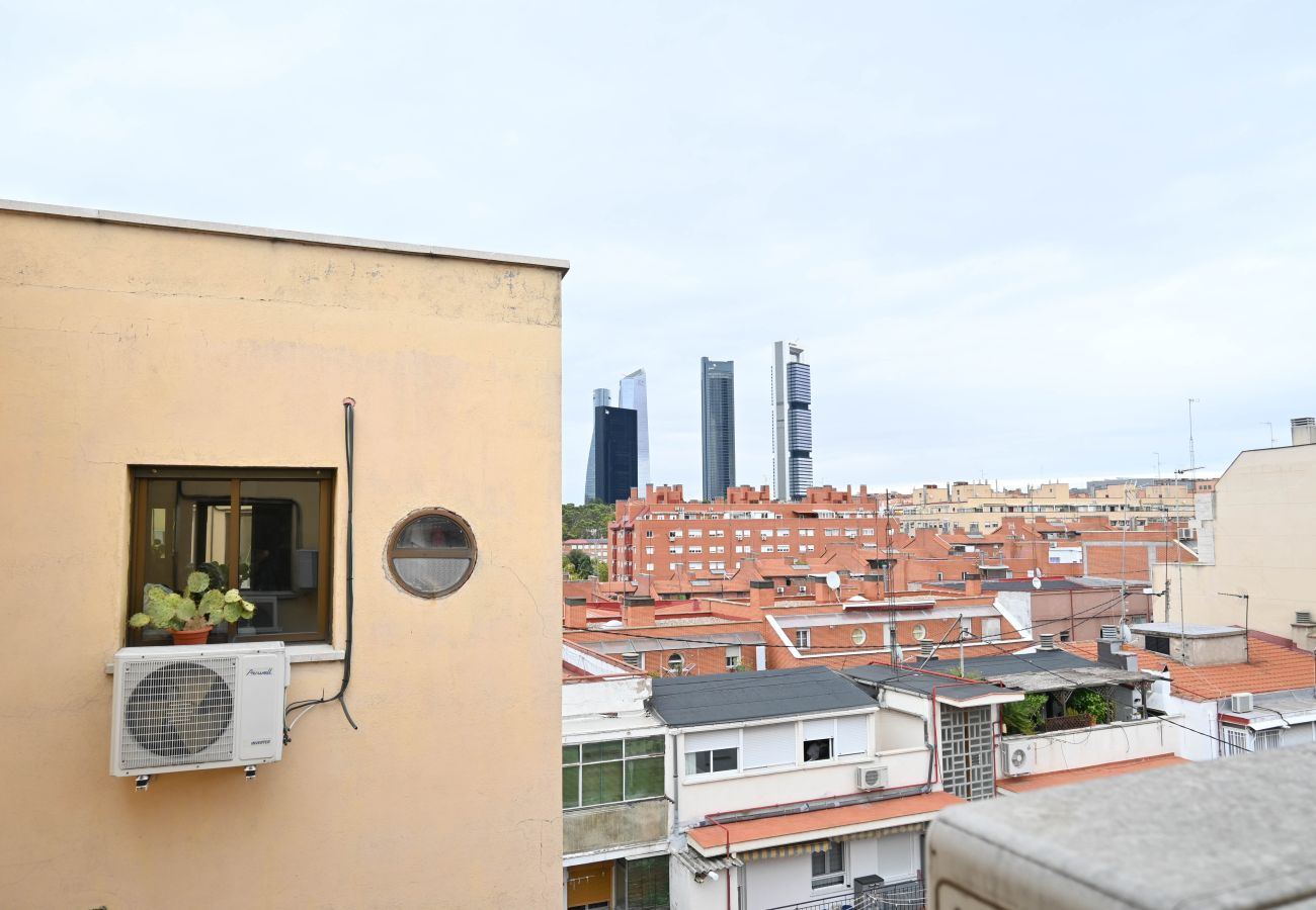 Apartamento en Madrid -  Dúplex Ático con Espectaculares Vistas al Parque en Tetuán