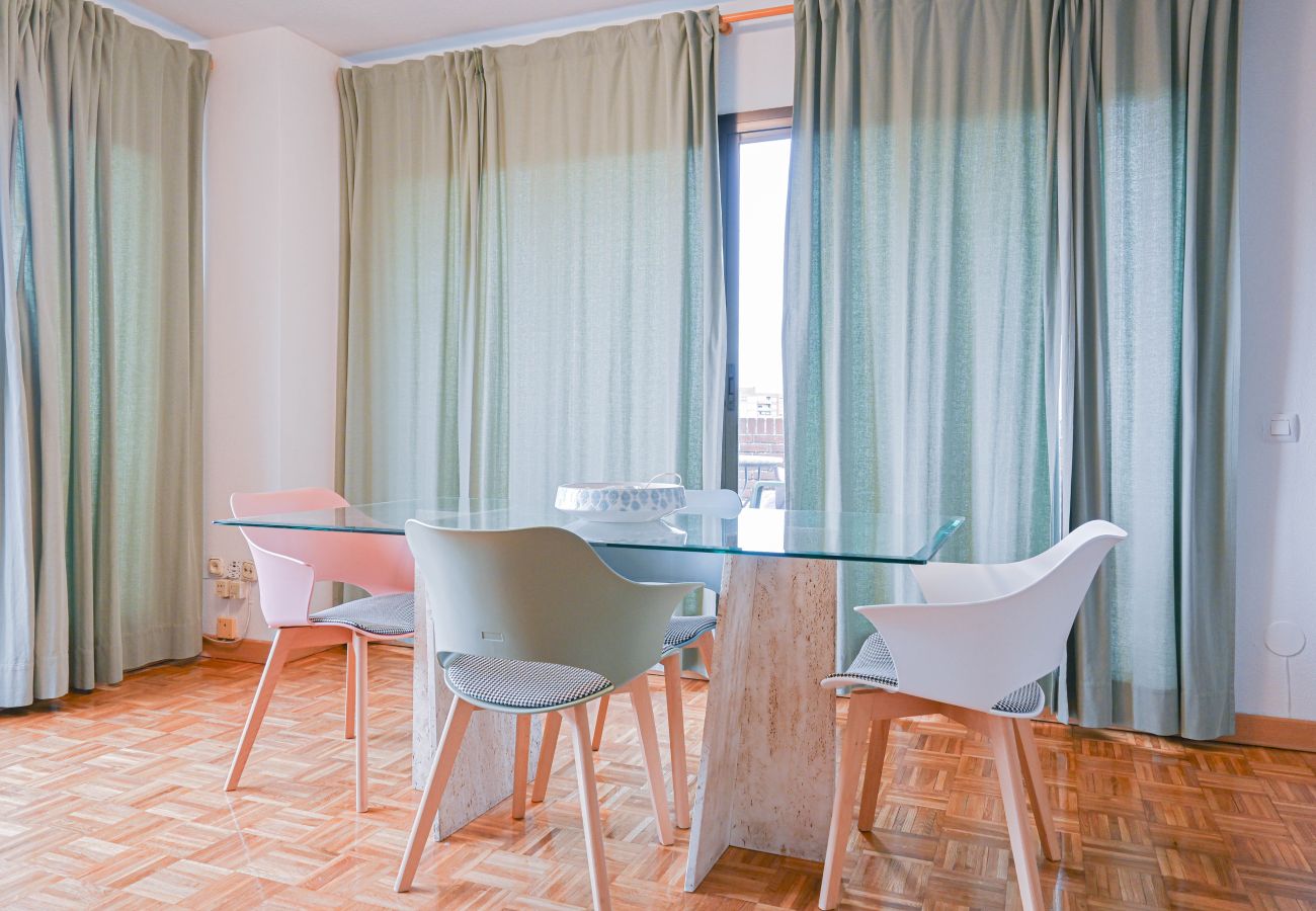 Apartamento en Madrid -  Dúplex Ático con Espectaculares Vistas al Parque en Tetuán