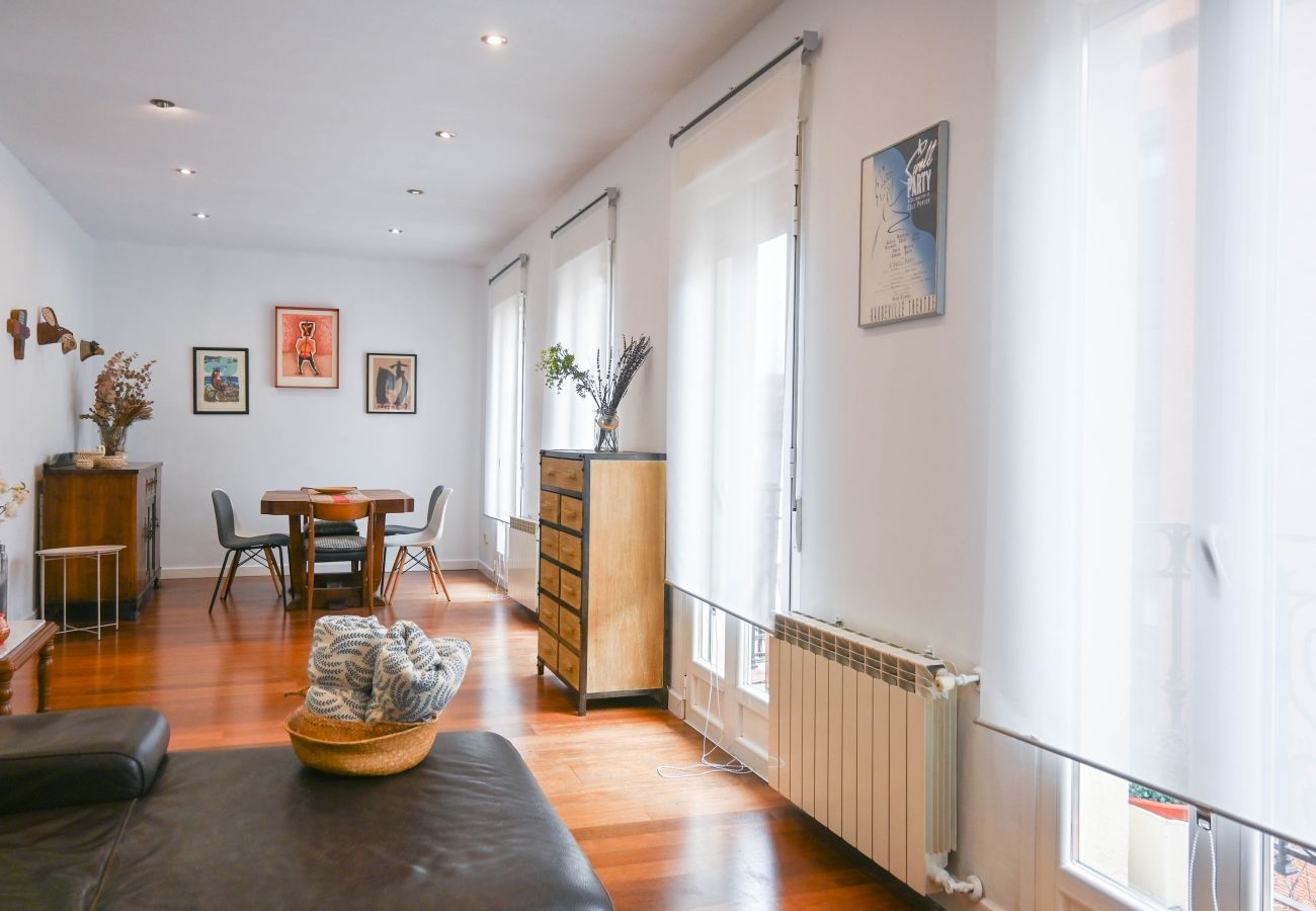 Apartamento en Madrid - Elegante Apartamento con Balcones en el Corazón del Barrio de Salamanca