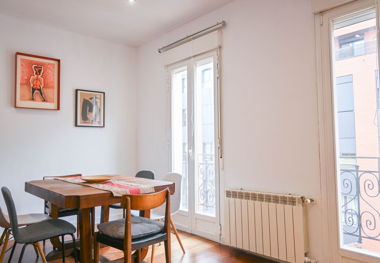 Apartamento en Madrid - Elegante Apartamento con Balcones en el Corazón del Barrio de Salamanca