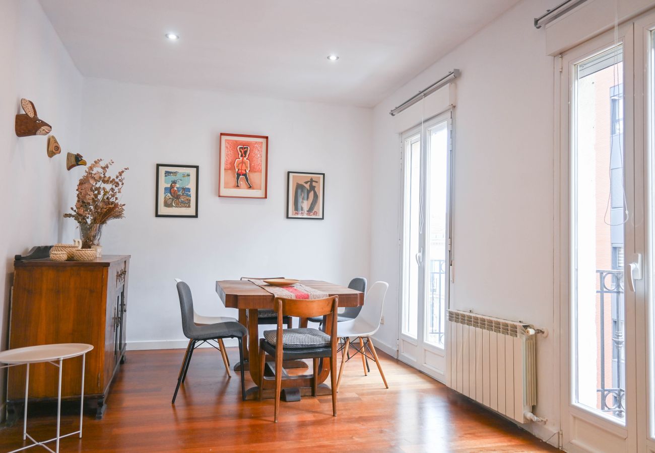 Apartamento en Madrid - Elegante Apartamento con Balcones en el Corazón del Barrio de Salamanca