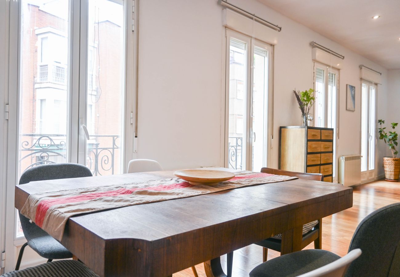 Apartamento en Madrid - Elegante Apartamento con Balcones en el Corazón del Barrio de Salamanca