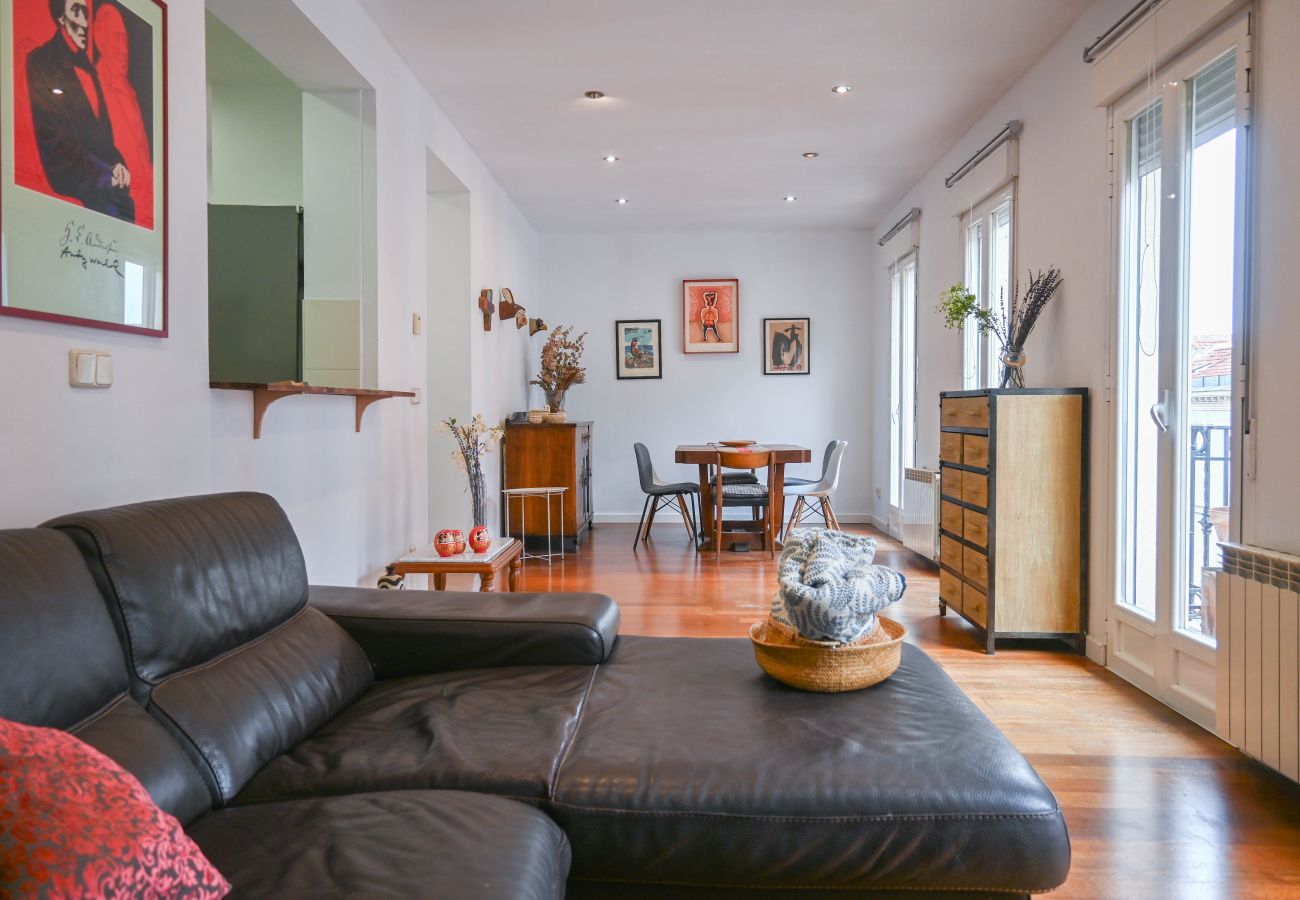 Apartamento en Madrid - Elegante Apartamento con Balcones en el Corazón del Barrio de Salamanca