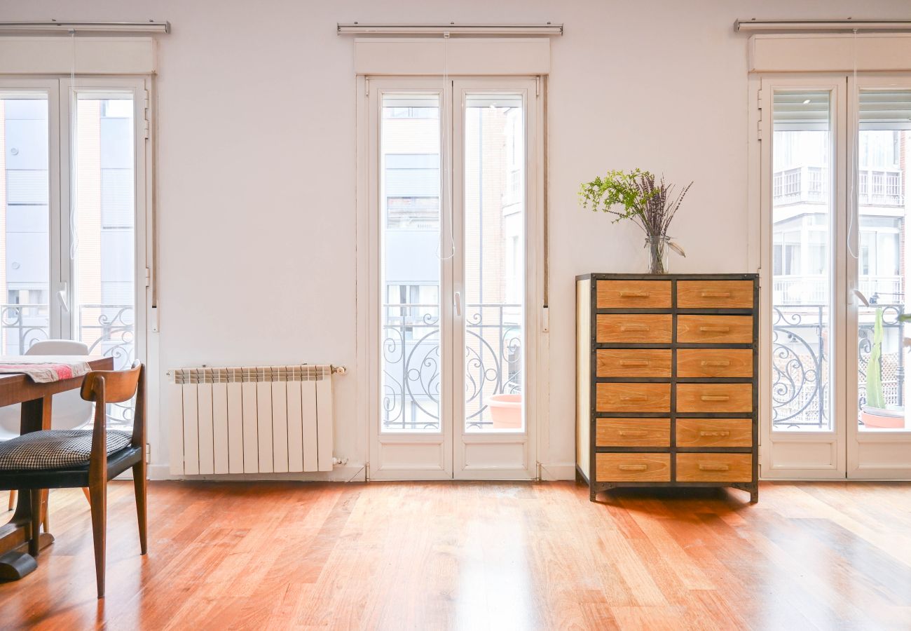 Apartamento en Madrid - Elegante Apartamento con Balcones en el Corazón del Barrio de Salamanca