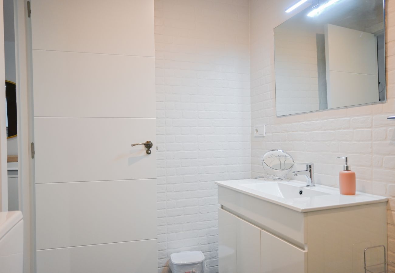 Apartamento en Madrid - M (SEN169) Amplio Apartamento con Balcón en Calle Santa Engracia, Chamberí  