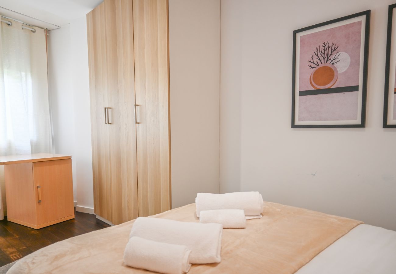 Apartamento en Madrid - M (SEN169) Amplio Apartamento con Balcón en Calle Santa Engracia, Chamberí  