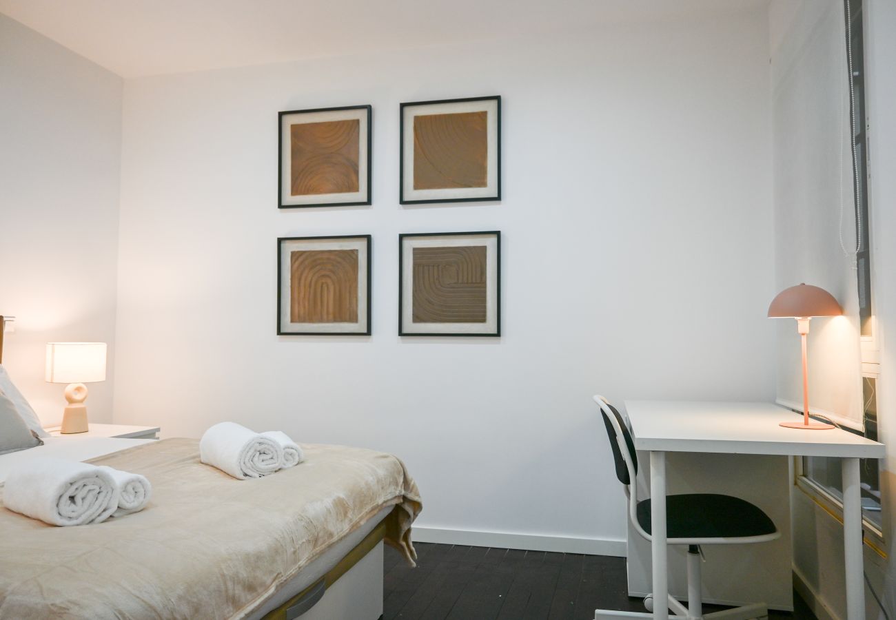 Apartamento en Madrid - M (SEN169) Amplio Apartamento con Balcón en Calle Santa Engracia, Chamberí  