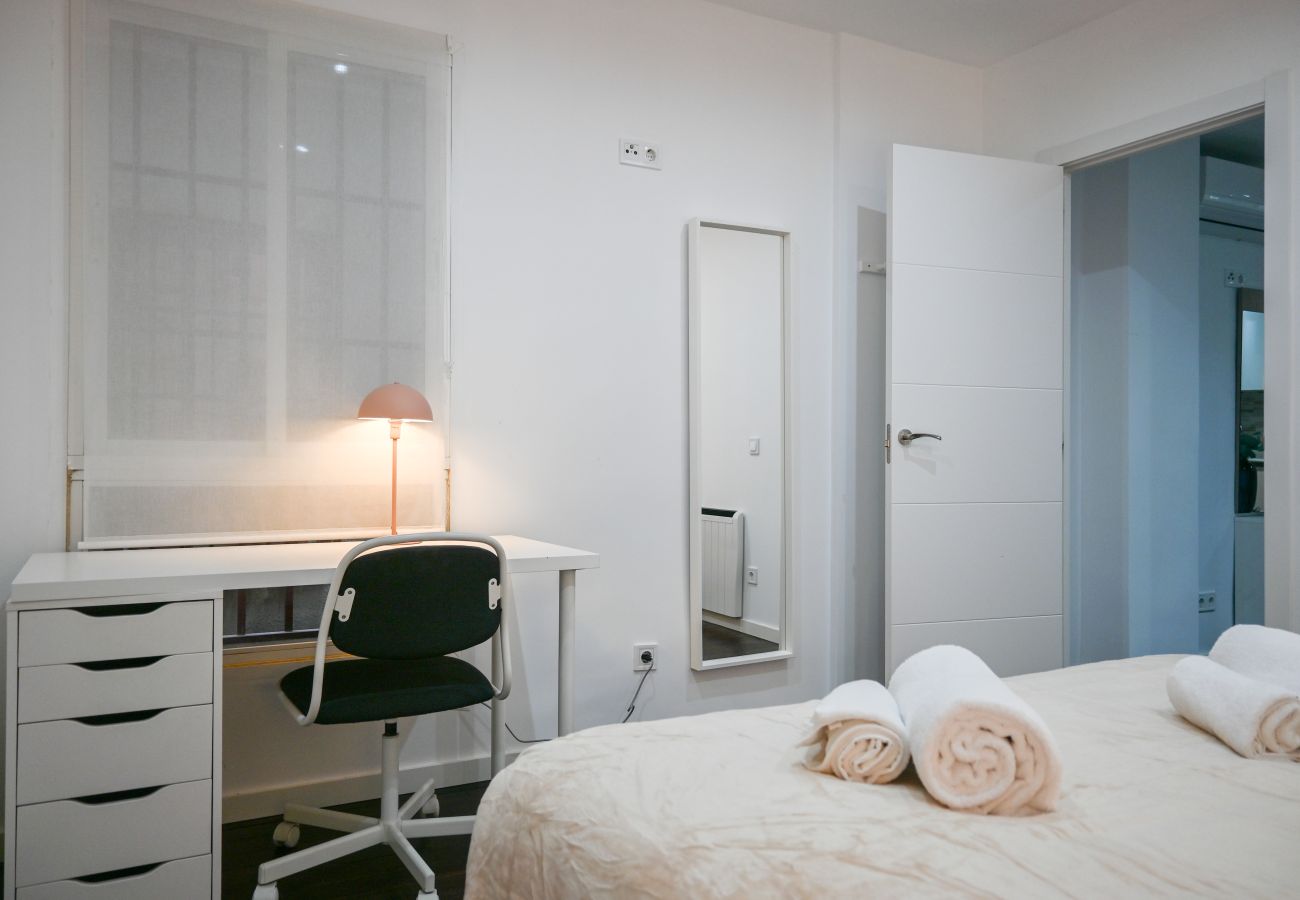 Apartamento en Madrid - M (SEN169) Amplio Apartamento con Balcón en Calle Santa Engracia, Chamberí  