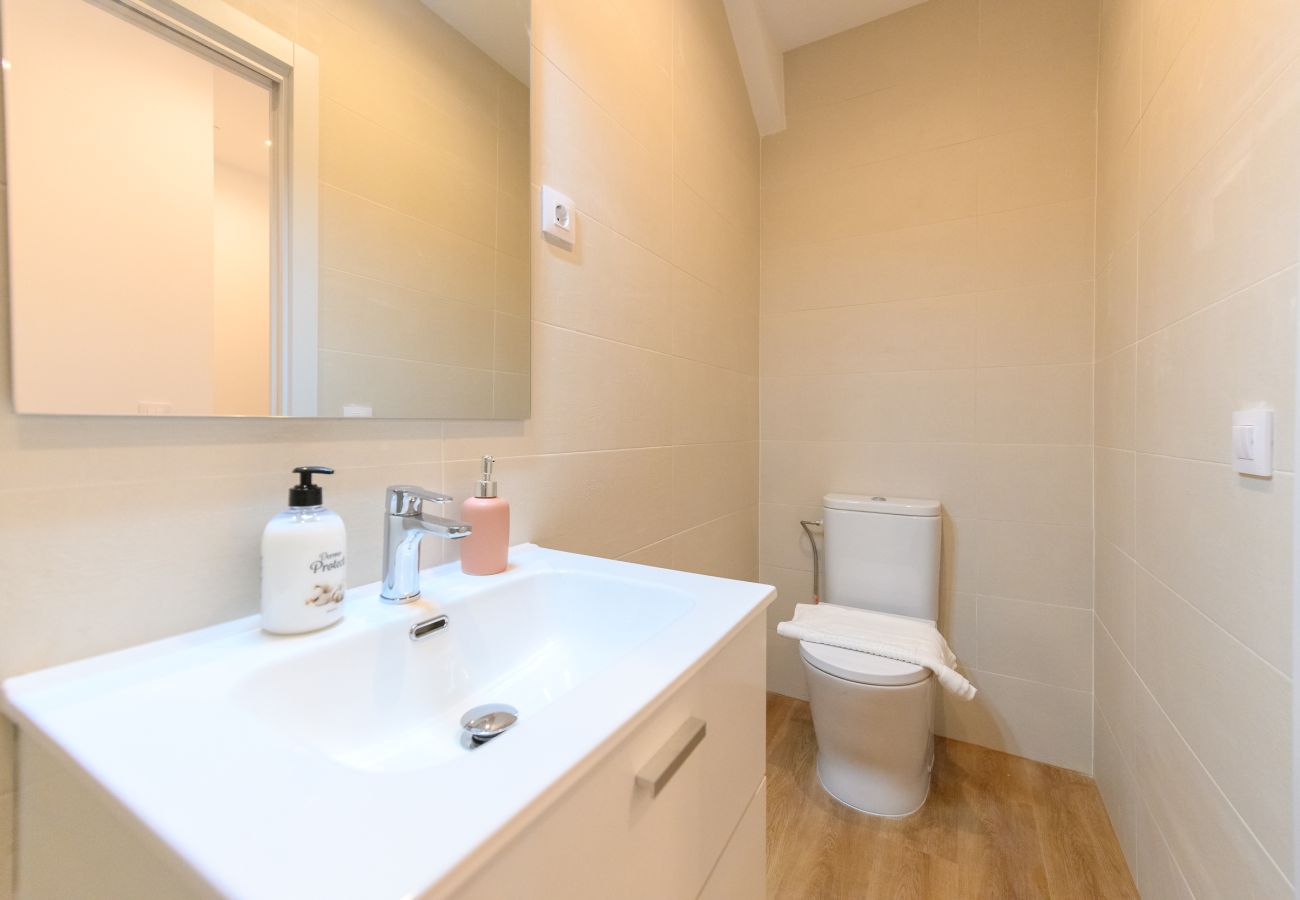 Apartamento en Madrid - M (FEI7) Elegancia y Confort en el Corazón de Chamberí: Apartamento Dúplex con Sótano Privado y Estilo Único